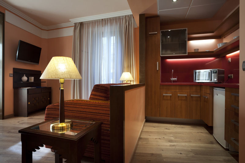 Suites Gran Via 44 Granada Bagian luar foto